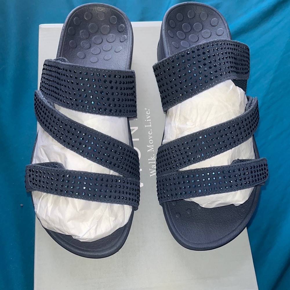 Vionic Slip on sandals size 7 Navy blue